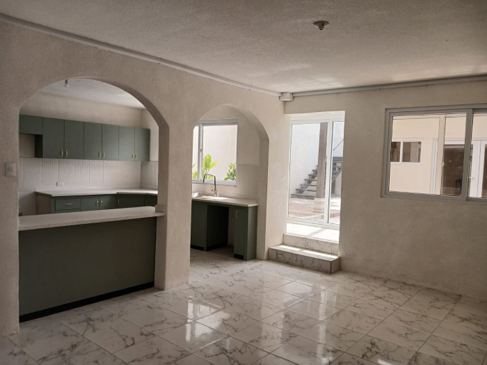 CASA REMODELADA EN VENTA EN ZONA 1 - Miniatura 6
