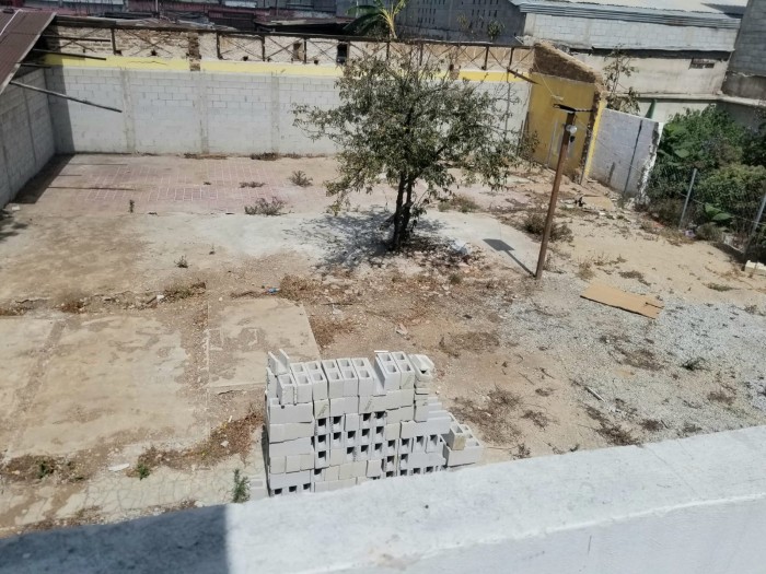 VENDO CASA CON TERRENO EN ZONA 8