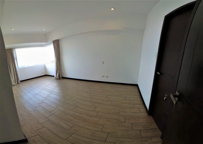 Rento lindo apartamento en edificio de zona 10 - Miniatura 7