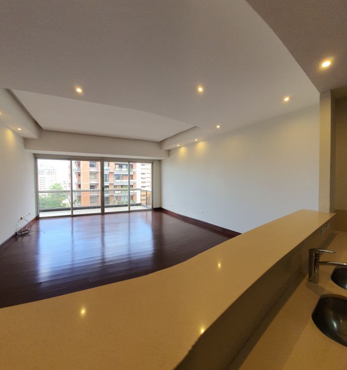 Alquilo Apartamento con 160Mts en Tiffany Zona 14 - Miniatura 6
