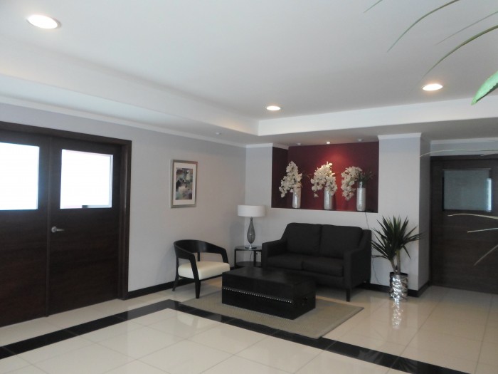 Apartamento en renta  zona 14 cerca Europlaza - Miniatura 2