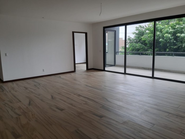Apartamento amplio en Venta en Zona 14 Guatemala - Image 5
