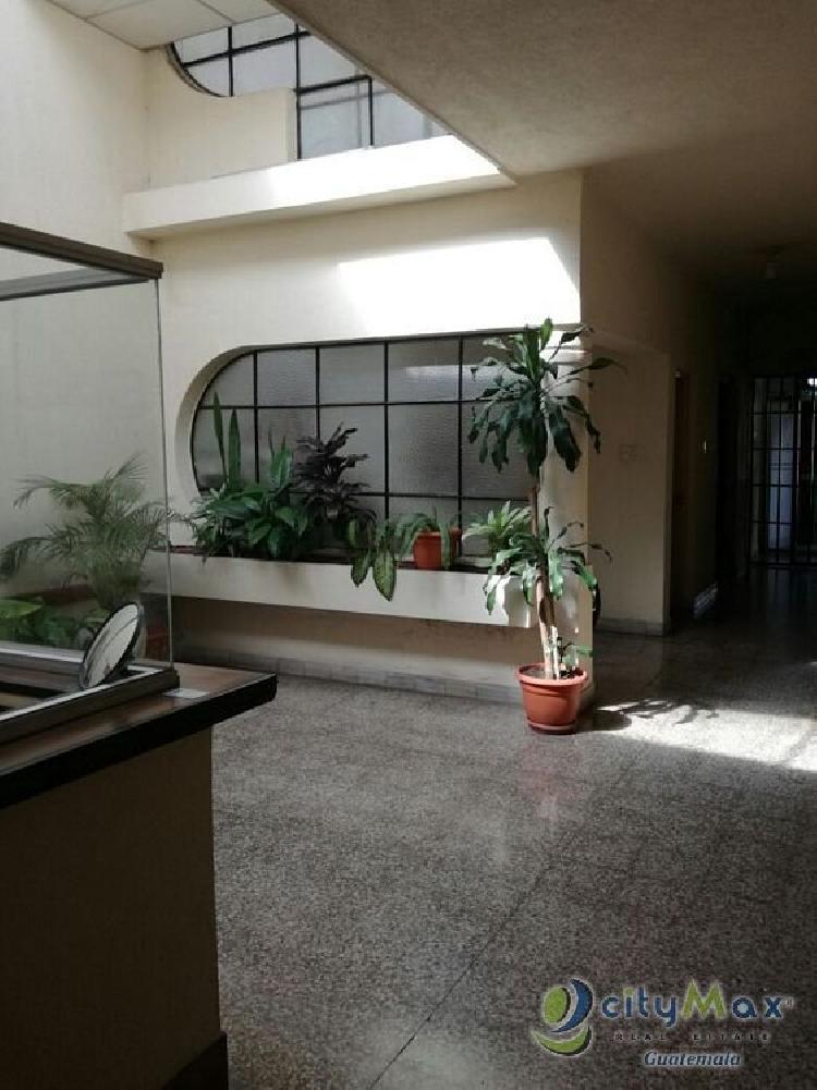 CASA EN VENTA SOBRE AVENIDA ELENA ZONA 1 GUATEMALA - Image 1