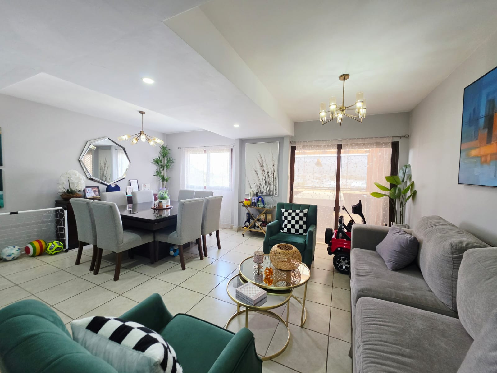 CASA DE 3 NIVELES EN VENTA EN VISTAS DEL NARANJO MIXCO