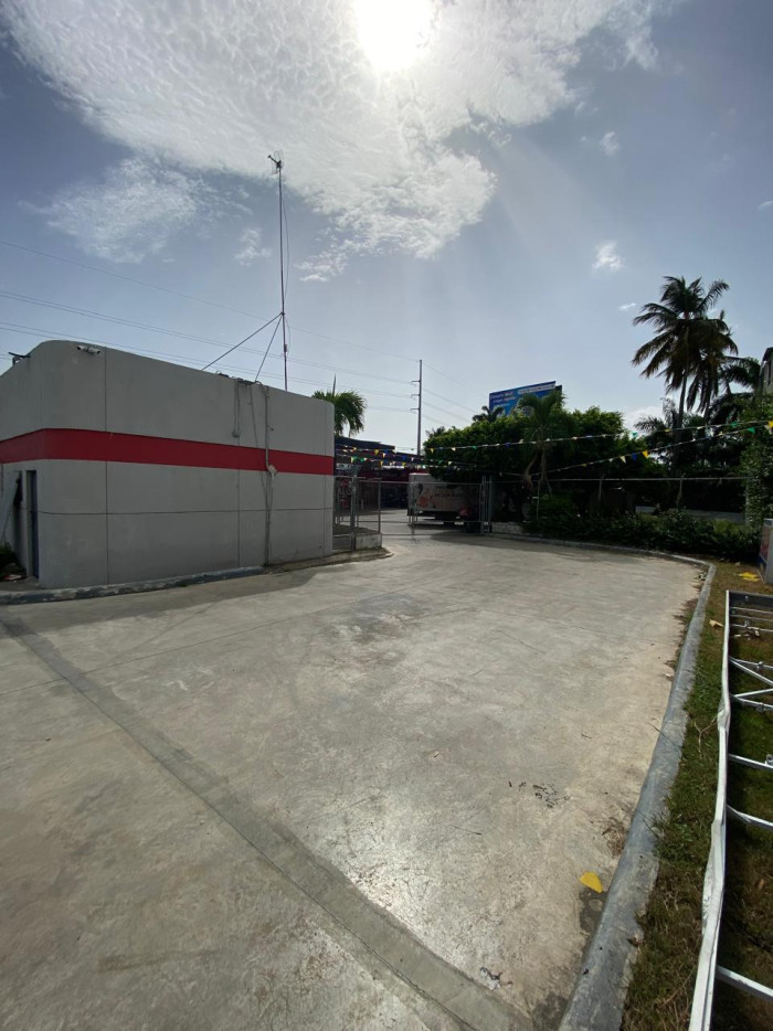 Local comercial en alquiler en la Autopista Duarte. - 5