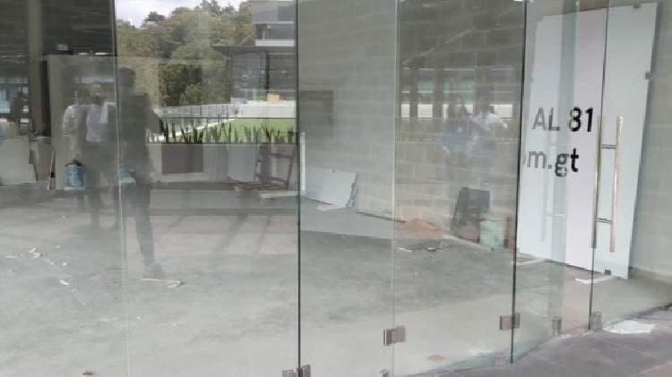 LOCAL EN RENTA EN EDIFICIO SPAZIO ZONA 16