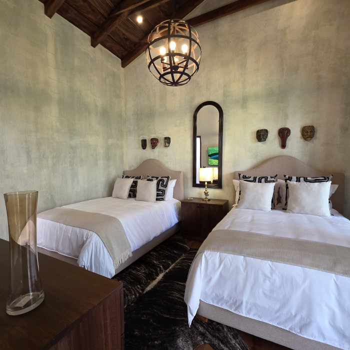 En venta exclusiva y amplia casa en Antigua Guatemala - Image 5