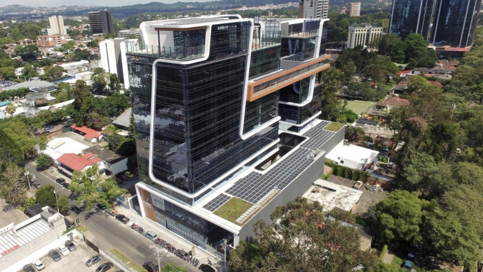 apartamento en renta en la zona 10 cercano a fontabella