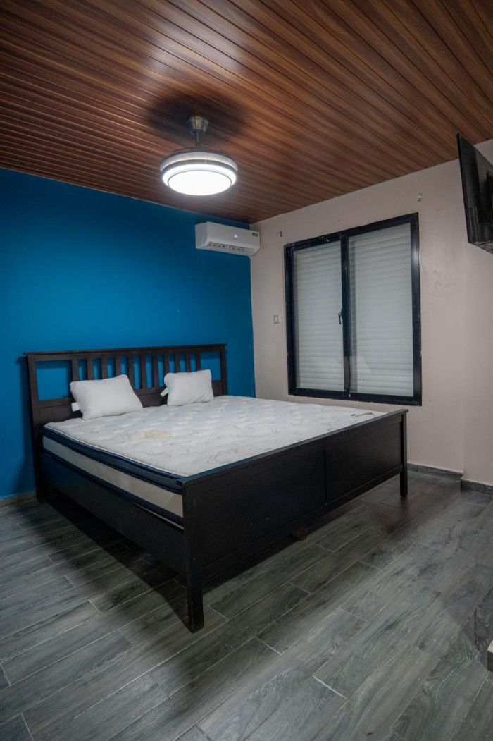 Venta de Espectacular Villa, La Colonia San Cristobal - 23