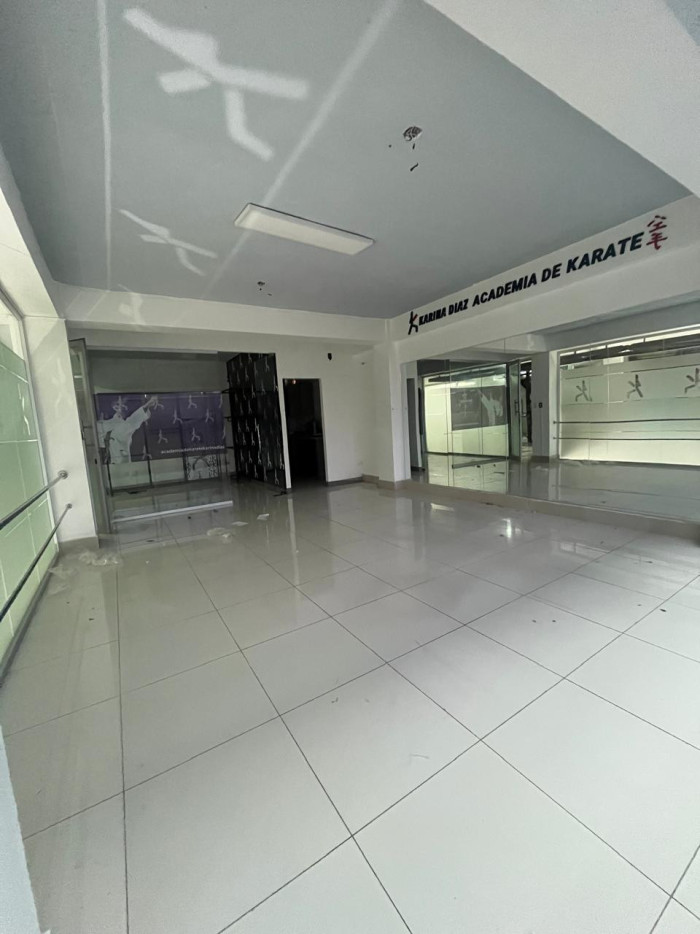 Local comercial en alquiler en 2do nivel La Castellana - 1