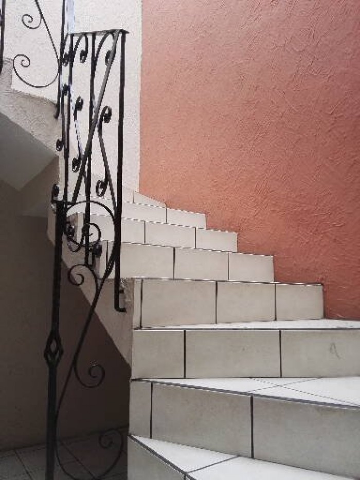 Vendo Amplia Casa en Altos de Pinares San Cristóbal. - Miniatura 7