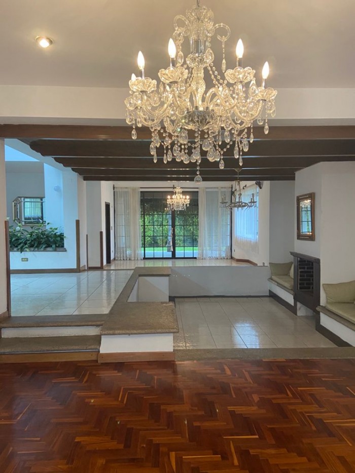 RENTO CASA EN ZONA 16
