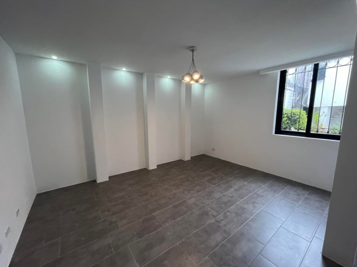 CASA EN VENTA EN ZONA 15