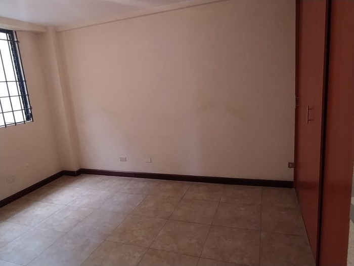 Rento amplio apartamento en buena ubicación zona 10. — foto 4