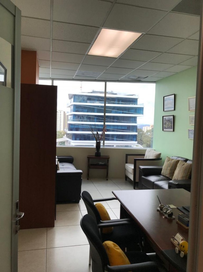 Rento oficina en excelente ubicación zona 10 — foto 8