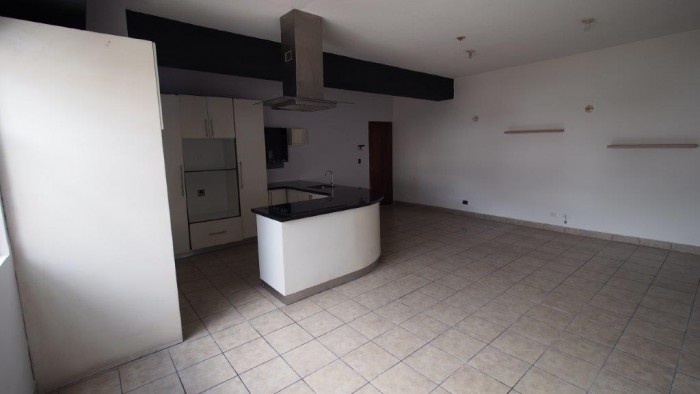 Venta de apartamento en Edificio Villa Luna, zona 10. - Image 3