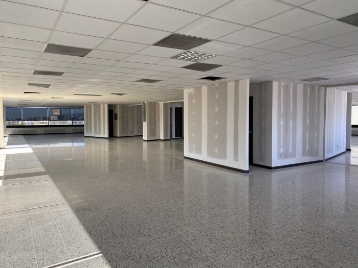 Edificio en renta para oficinas en zona 10!! - Image 2