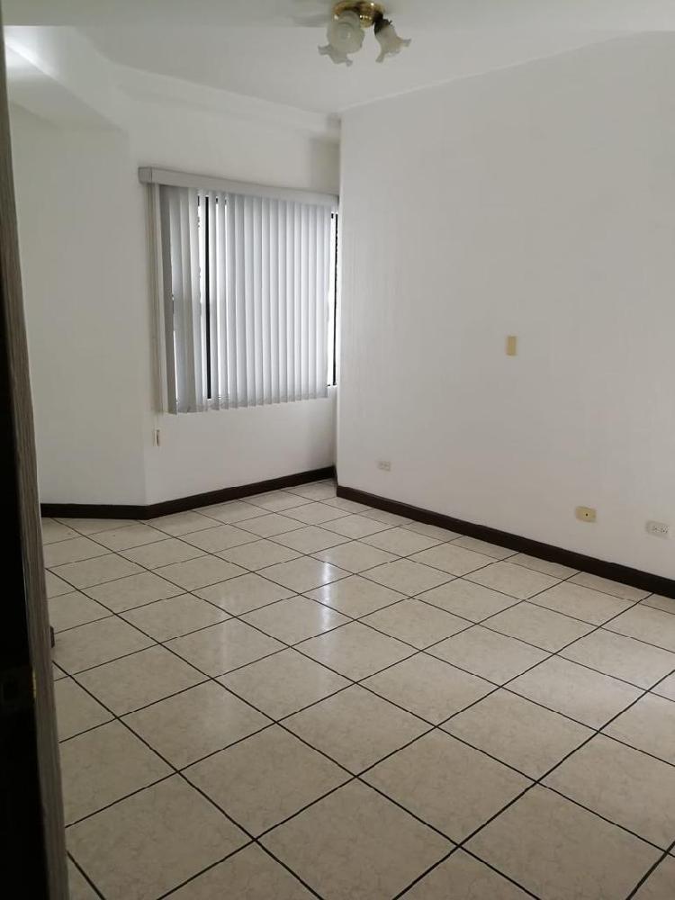 APARTAMENTO EN RENTA, ZONA 15 — foto 2