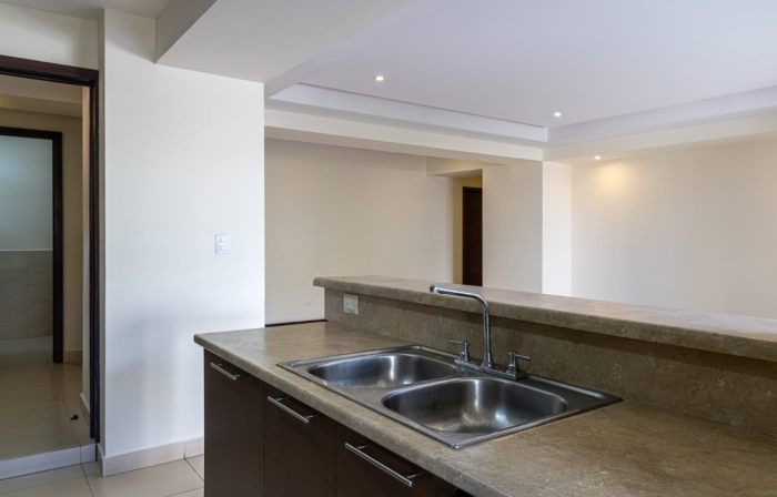 Plus Real Estate renta apartamento en zona 14