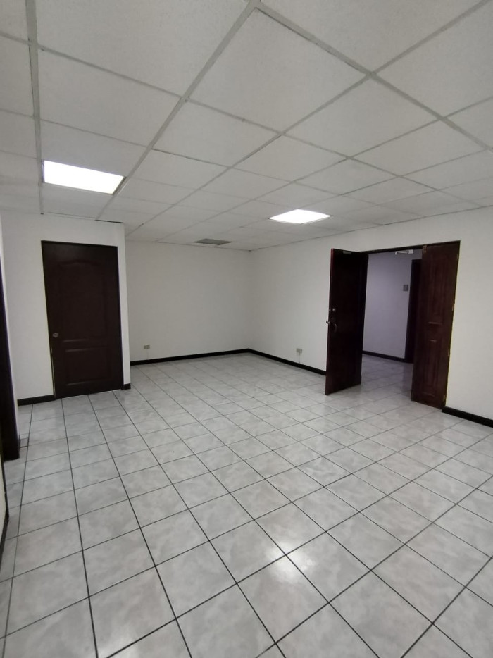 OFICINA EN #RENTA ZONA 10 - Miniatura 8
