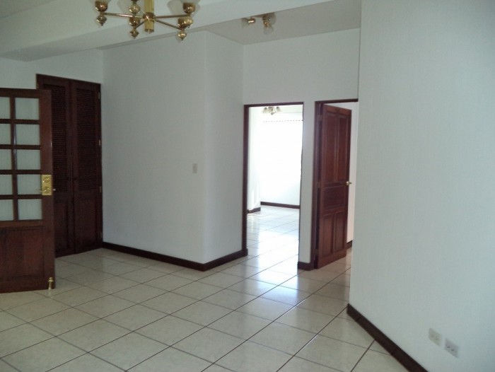 Plus Real Estate renta apartamento en zona 15 — foto 3