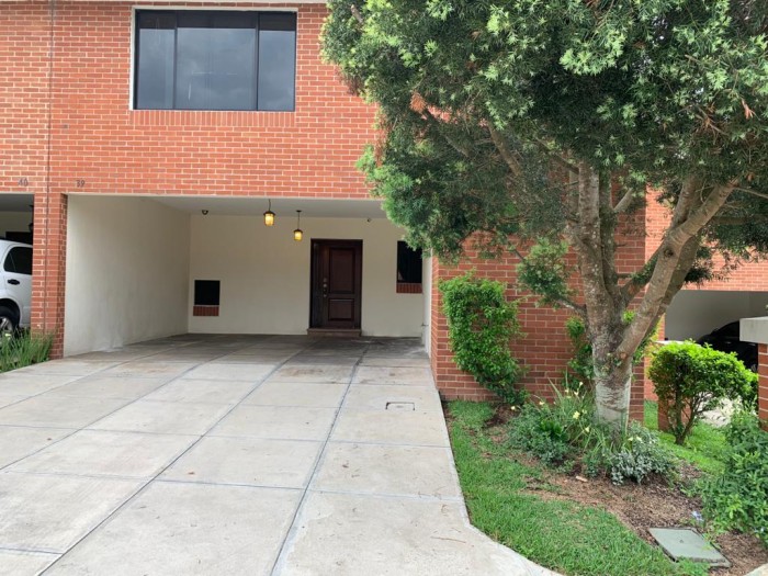 Casa en Venta Alameda de San Isidro Zona 16 - Image 1