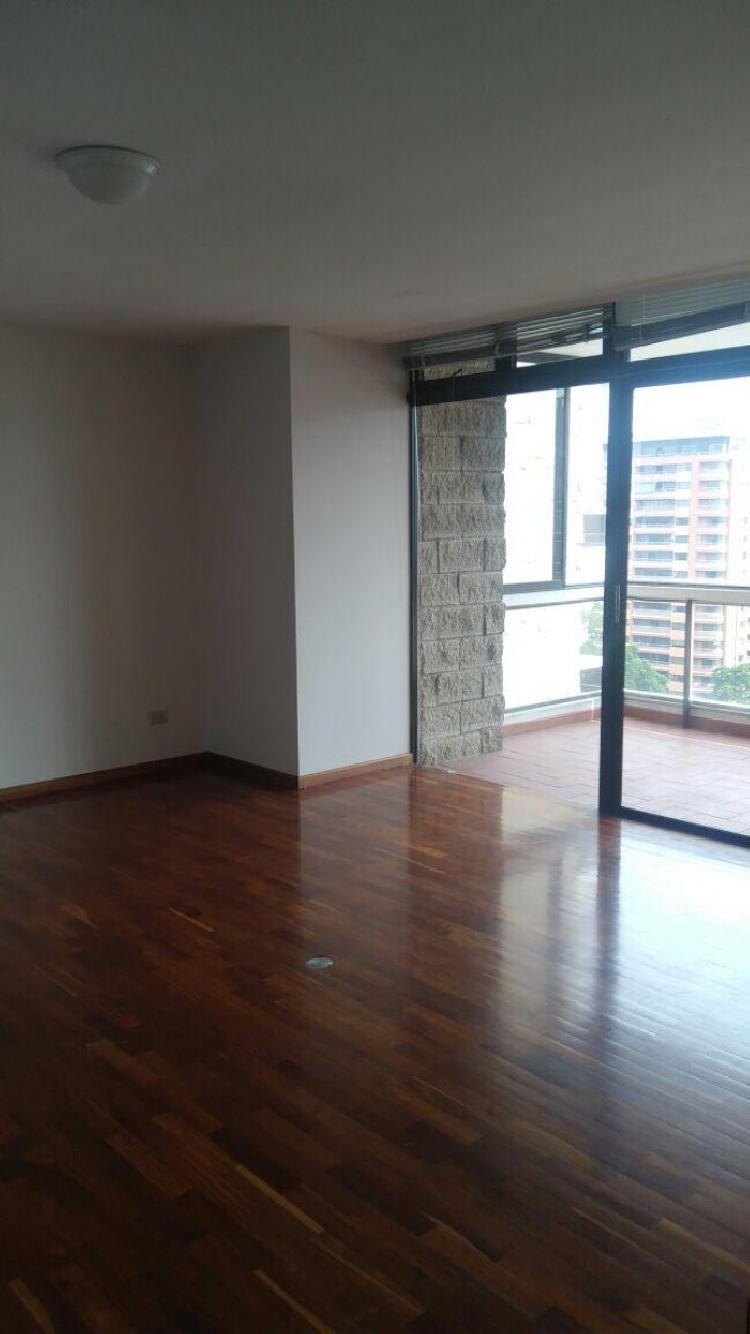 Plus Real Estate renta apartamento en zona 10