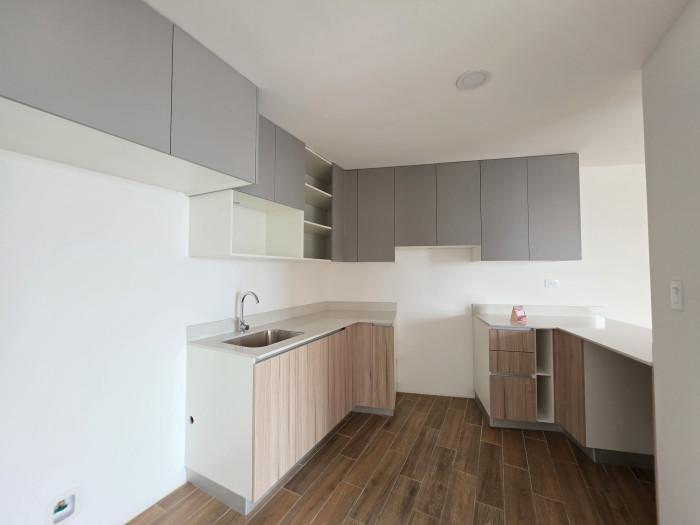 VENDO APARTAMENTO EN NIVEL ALTO EN PARQUE 14 VISTA SUR — foto 7