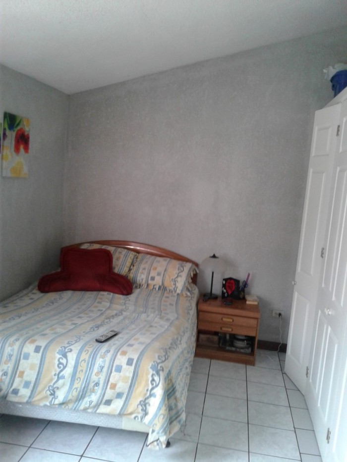 Casa de Dos Niveles en Venta - Image 1