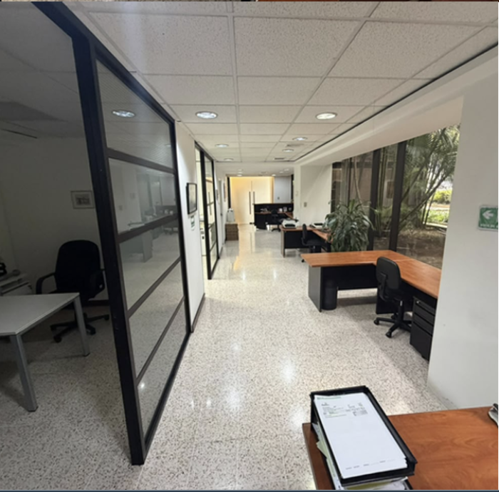 Alquiler Oficina en Zona 10 Las Margaritas — foto 3