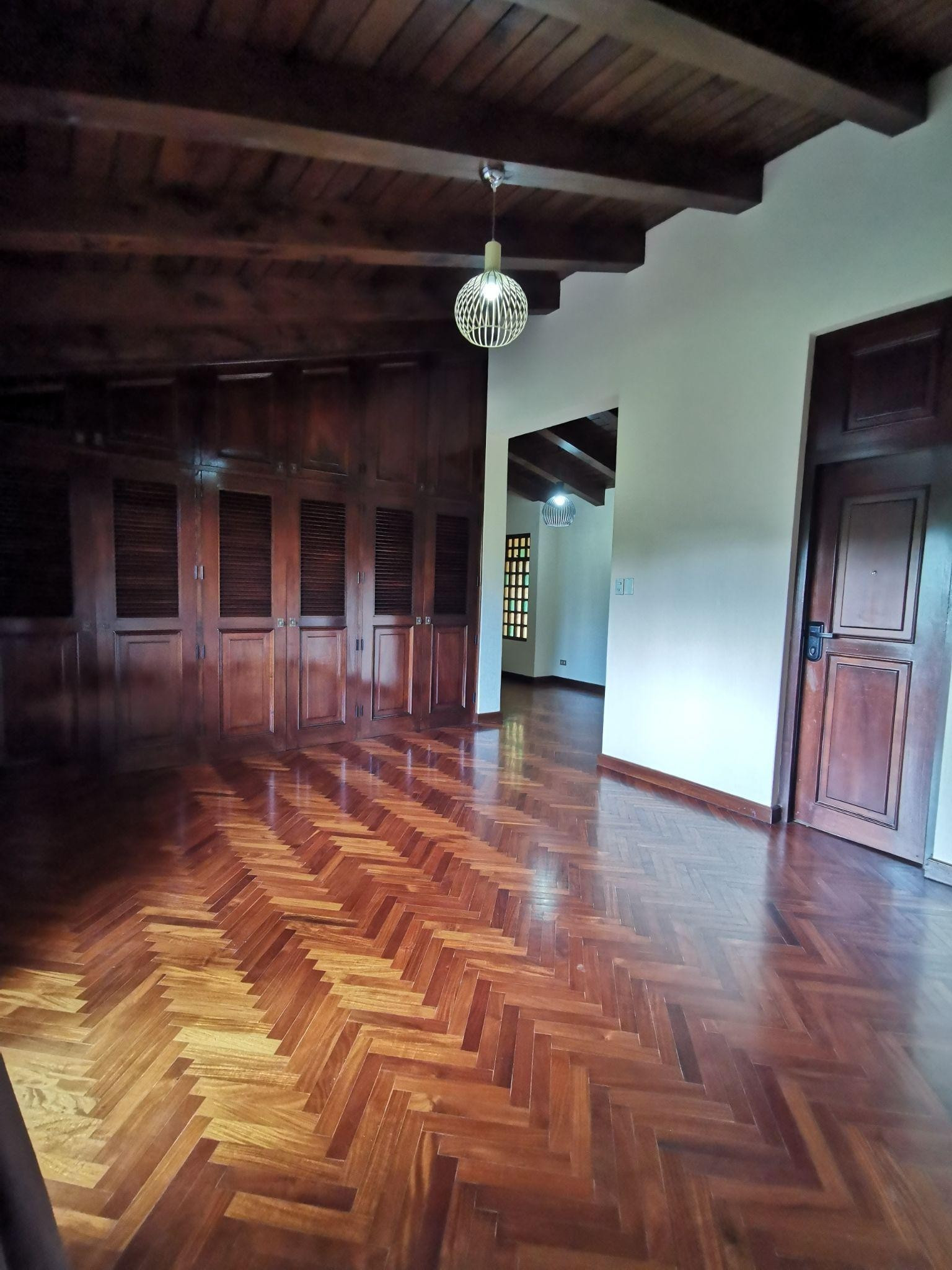 Plus Real Estate renta casa en zona 14
