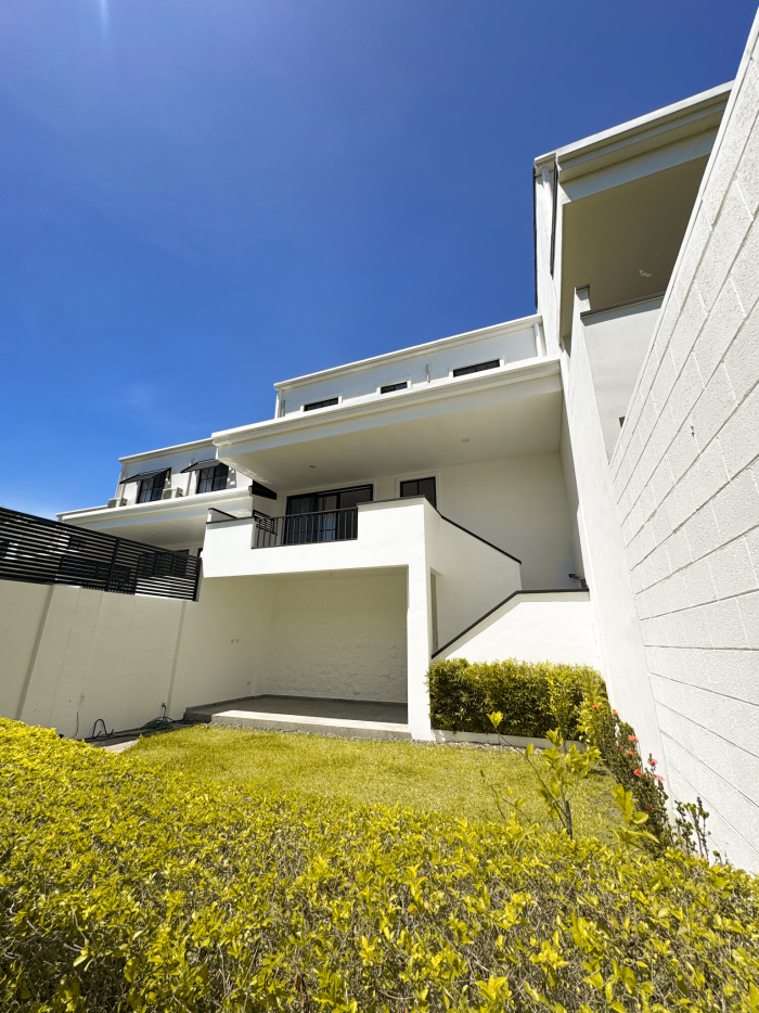 Casa con amplio jardín en venta o alquiler Res Antibes - 9
