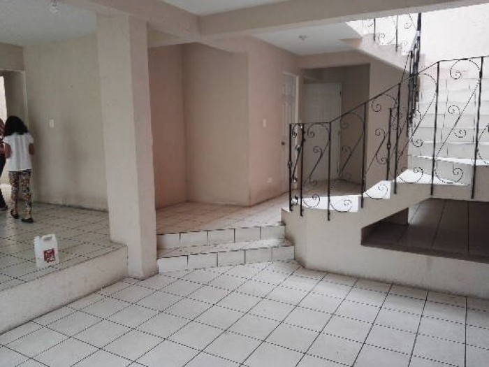 Vendo Amplia Casa en Altos de Pinares San Cristóbal. - Image 1