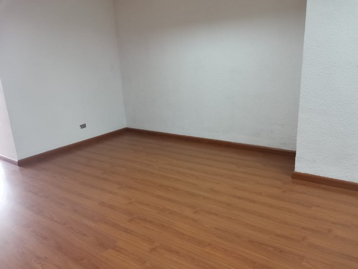Plus Real Estate renta oficina en zona 10 — foto 3