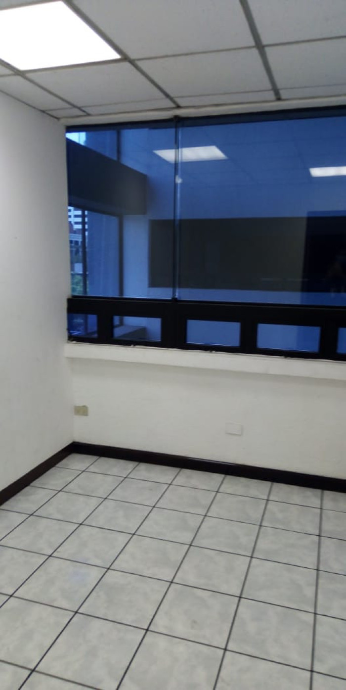 OFICINA EN #RENTA ZONA 10 - Miniatura 7