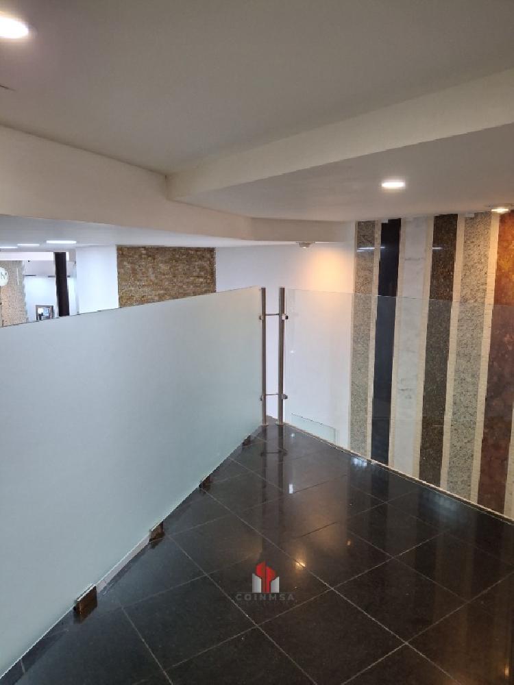 Local en Renta zona 10 / Design Center — foto 3