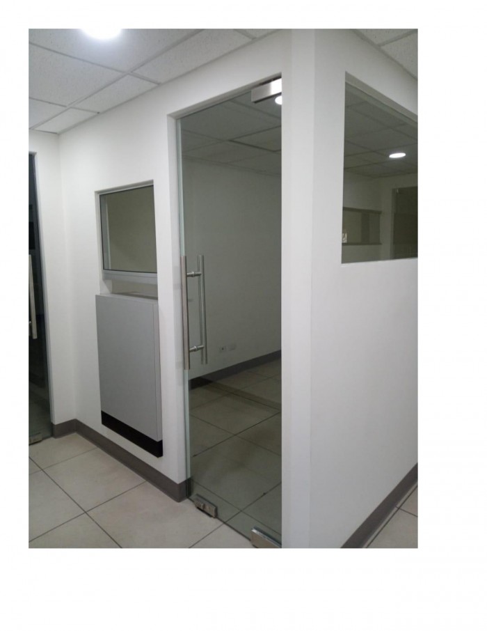 Oficina Comercial en  Renta en zona 9 Guatemala - Miniatura 2