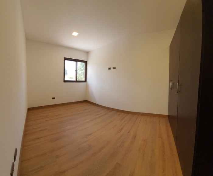 Amplia Casa de 4 habitaciones en Venta Vista hermosa 1 - Miniatura 9