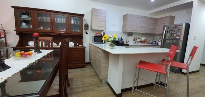 Apartamento en Venta Zona 14 cerca Hospital La Paz - Image 5