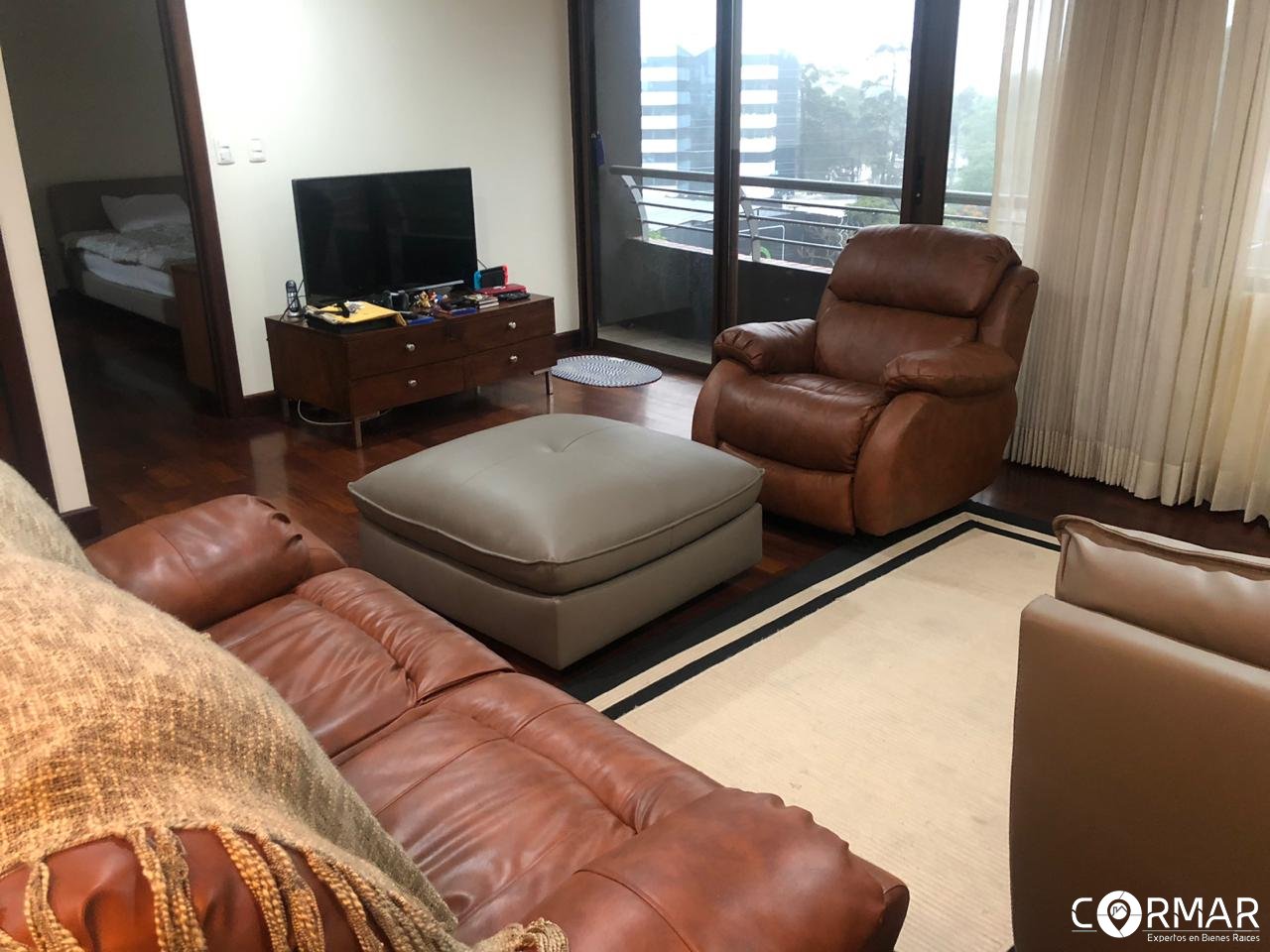 Apartamento en alquiler, zona 10 - Image 2