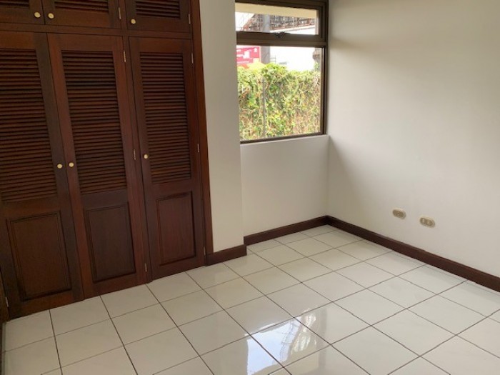 Renta apartamento en Zona 10 cerca de Oakland Mall - Image 5