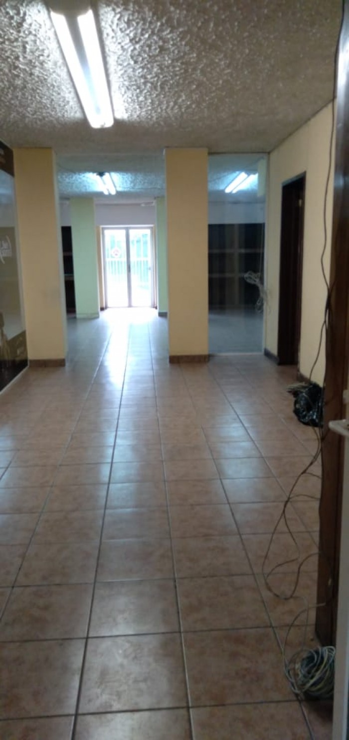 Rento casa comercial en Av. Las Américas z. 13 — foto 2