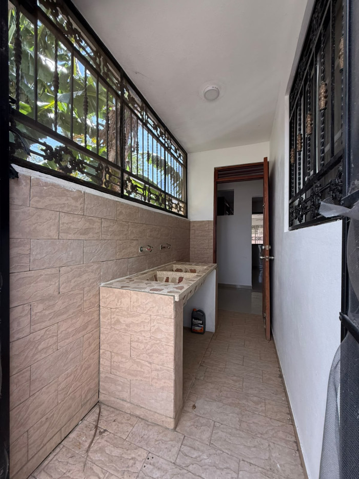 VENTA DE CASA FRENTE AL ASILO MAO VALVERDE - 9