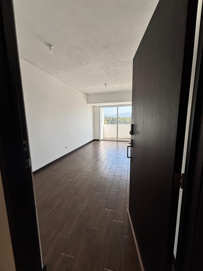 Apartamento en Renta en Miranda, zona 12 - Image 2