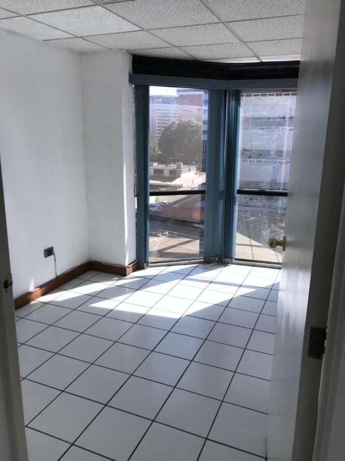Oficina en Renta en excelente ubicación zona 10. - Miniatura 11