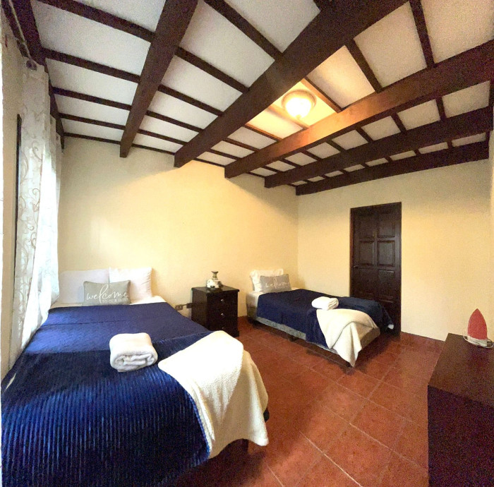 Casa grande en venta en Antigua Guatemala amueblada - 16