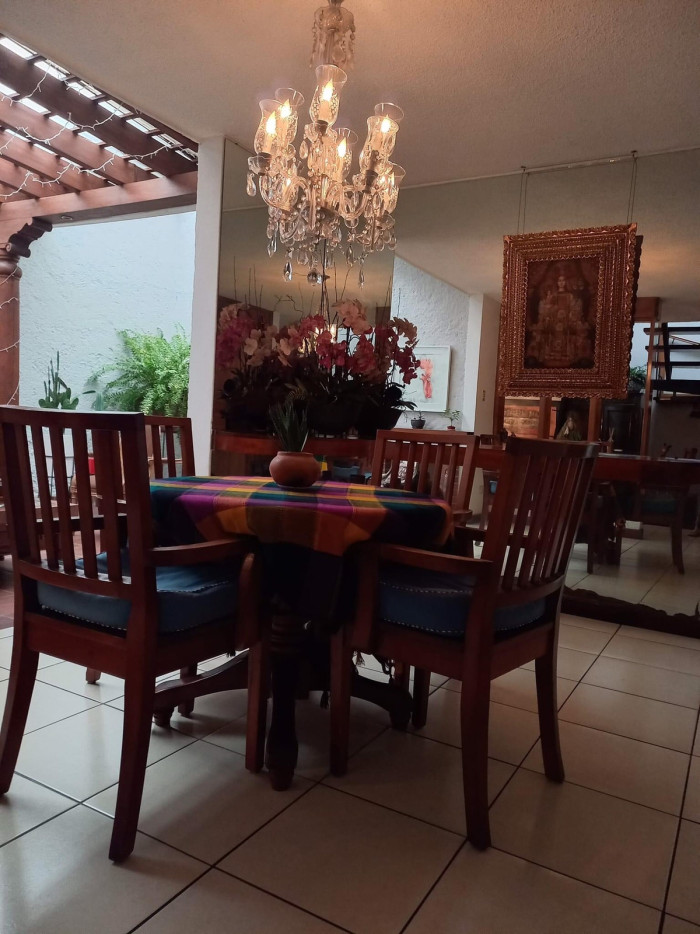 CASA AMPLIA ZONA 10 - Image 3