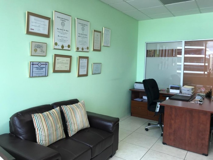 Rento oficina en excelente ubicación zona 10 — foto 6