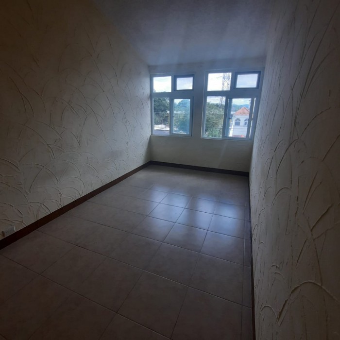 VENDO CASA CON GARITA DE SEGURIDAD EN SAN CRISTOBAL — foto 3
