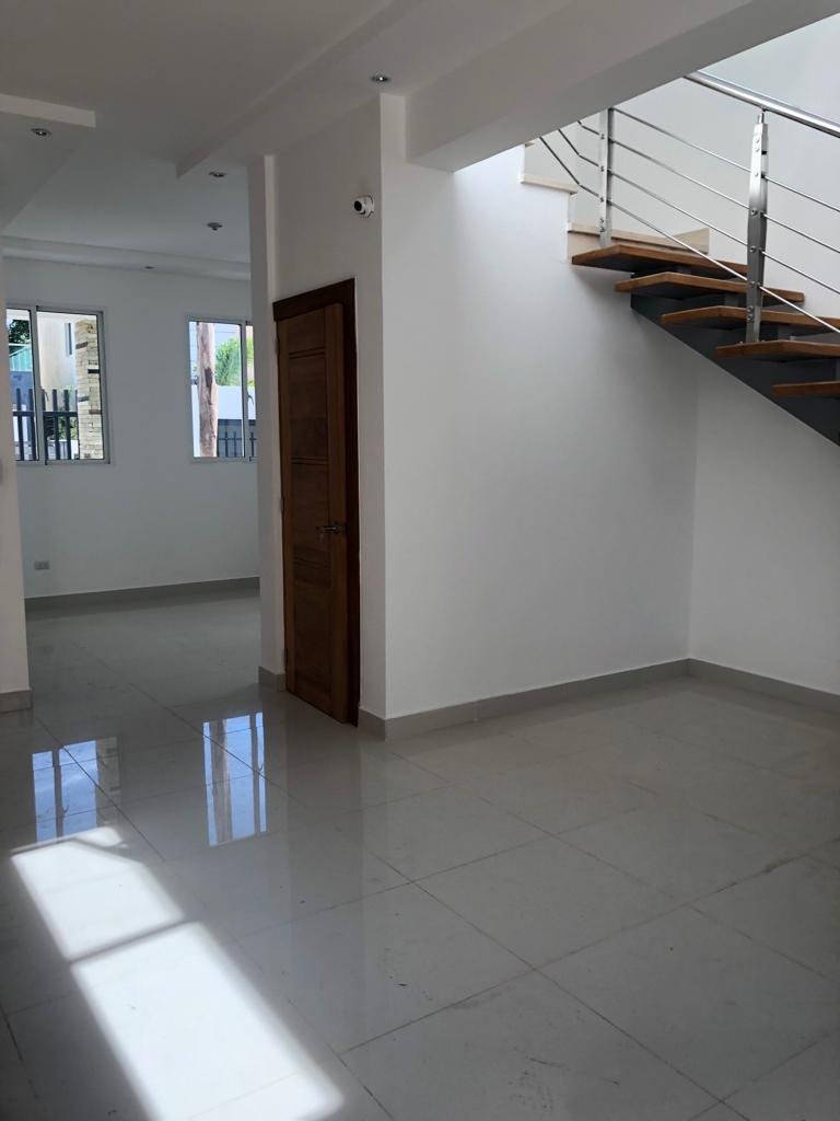 VENTA CASA DOS NIVELES LLANOS DE GURABO — foto 5